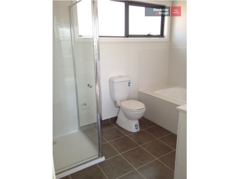 2/7 Winifred Street, Oak Park VIC 3046