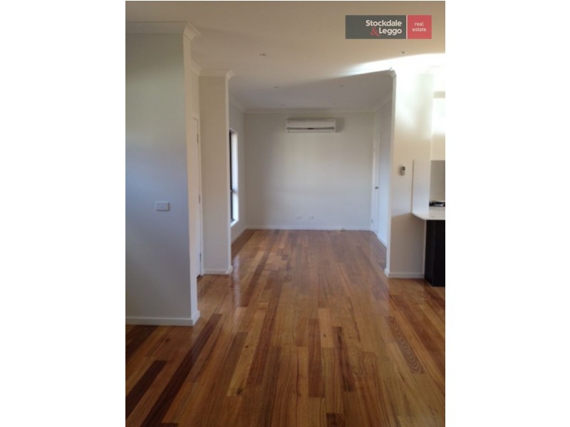 2/7 Winifred Street, Oak Park VIC 3046