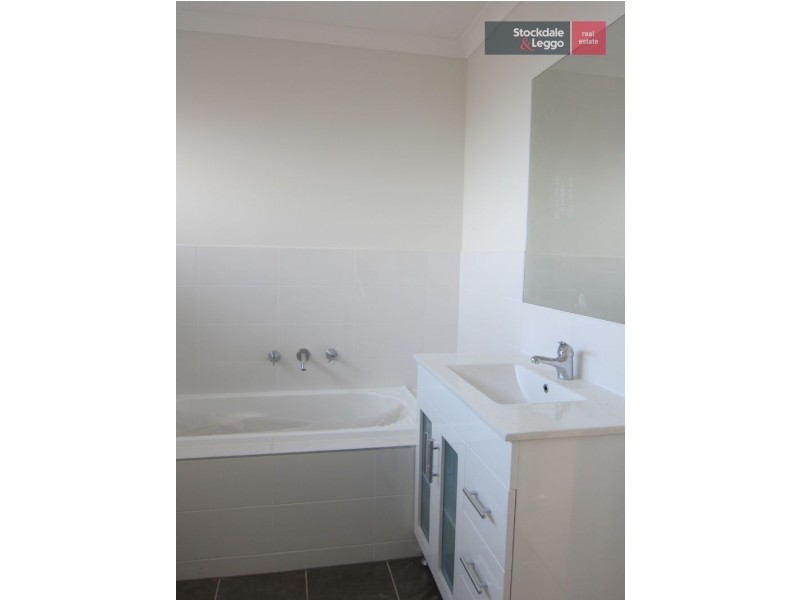 2/7 Winifred Street, Oak Park VIC 3046