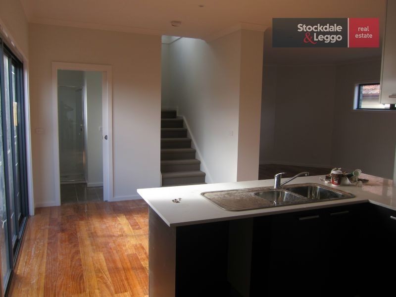 2/7 Winifred Street, Oak Park VIC 3046