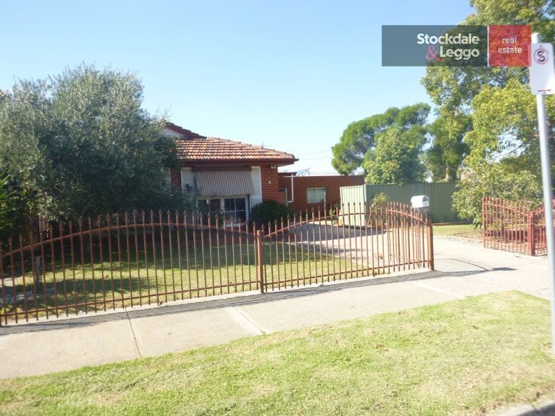 2 Oxford Street, Hadfield VIC 3046