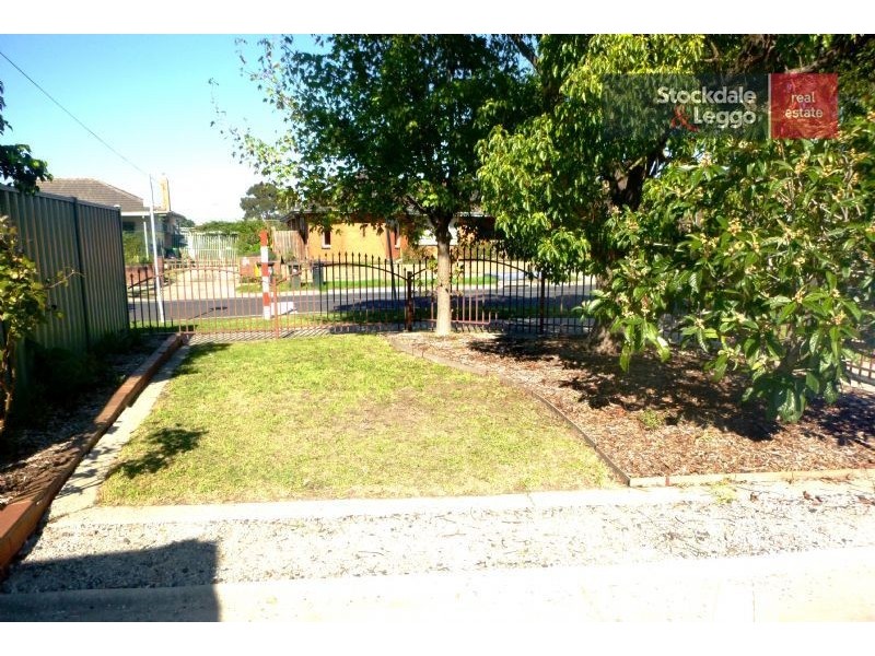 2 Oxford Street, Hadfield VIC 3046