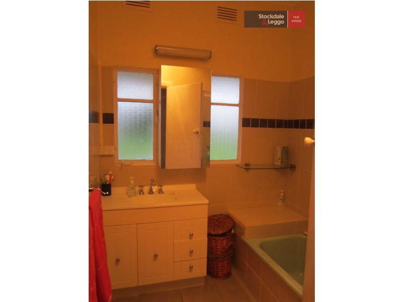 8 Queens Parade, Fawkner VIC 3060