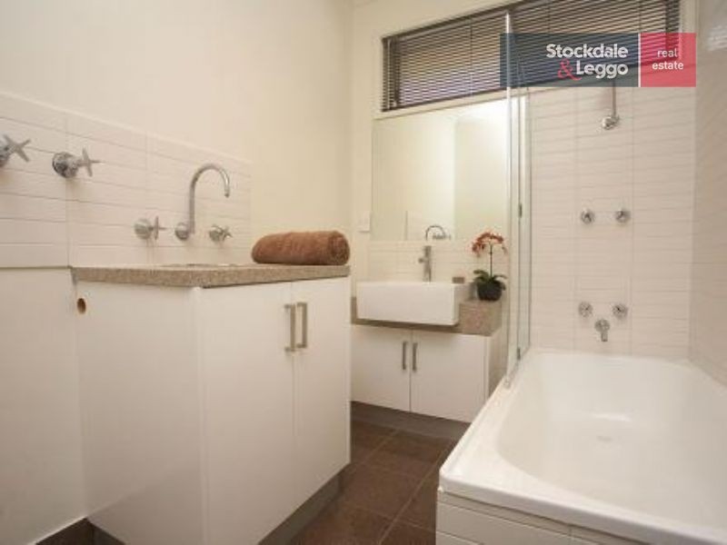 1/23 Fitzgibbon Avenue, Brunswick West VIC 3055