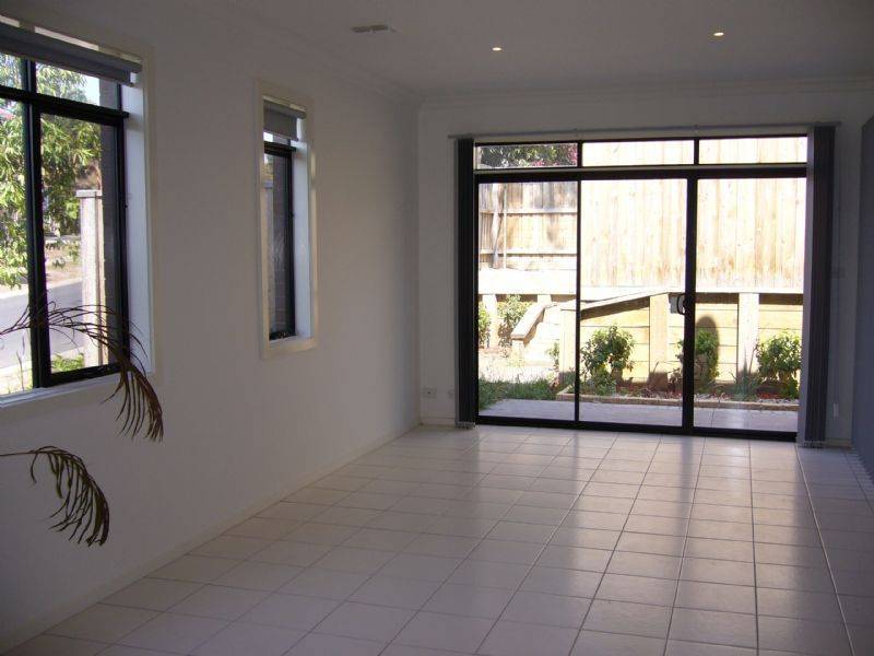 73 Ravenhill Boulevard , Roxburgh Park VIC 3064