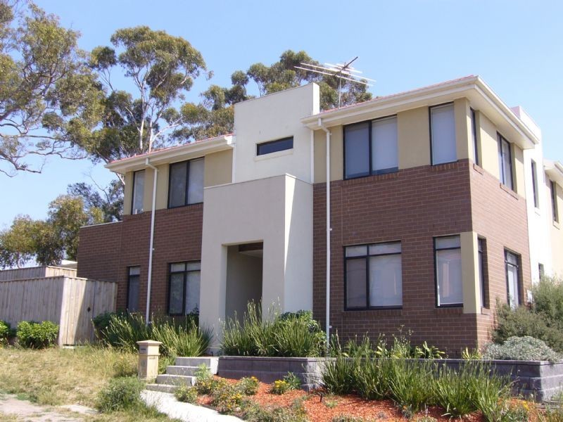 73 Ravenhill Boulevard, Roxburgh Park VIC 3064