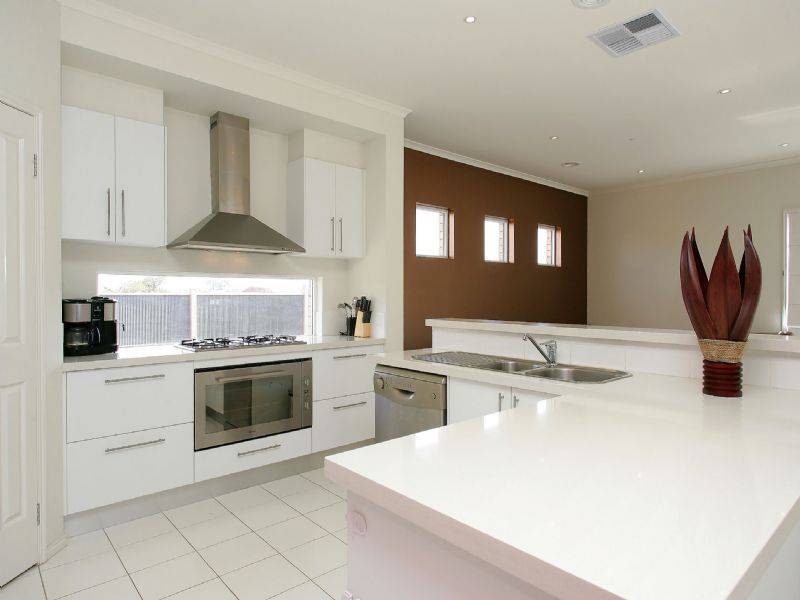 13 Swinburne Close, Craigieburn VIC 3064