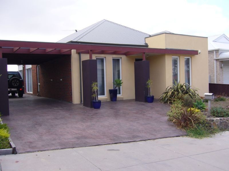4 Peasholm Corner, Craigieburn VIC 3064