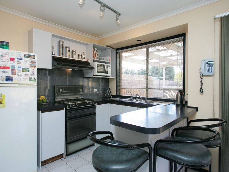 4 Plymouth Court, Craigieburn VIC 3064