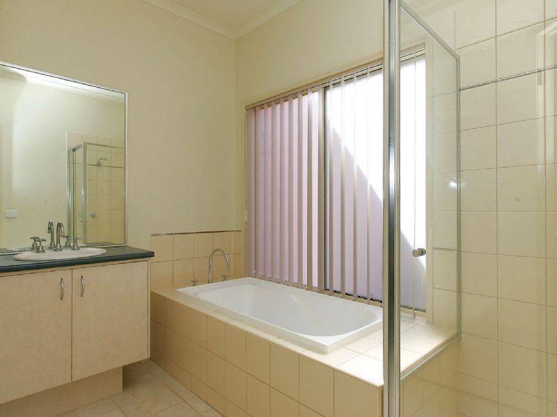 16 Green Hill Place, Craigieburn VIC 3064