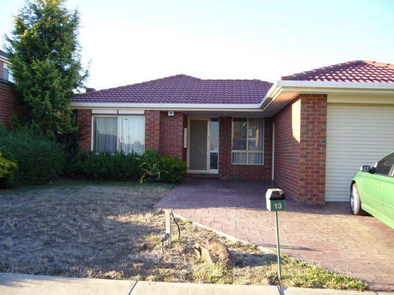 13 Lakeside Drive, Roxburgh Park VIC 3064