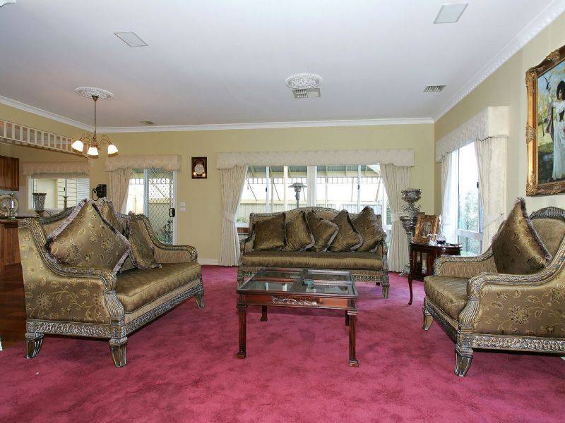 6 Sunset Court, Craigieburn VIC 3064