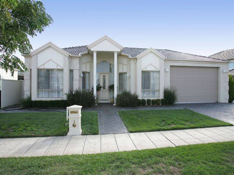 8 Lakes Drive, Craigieburn VIC 3064