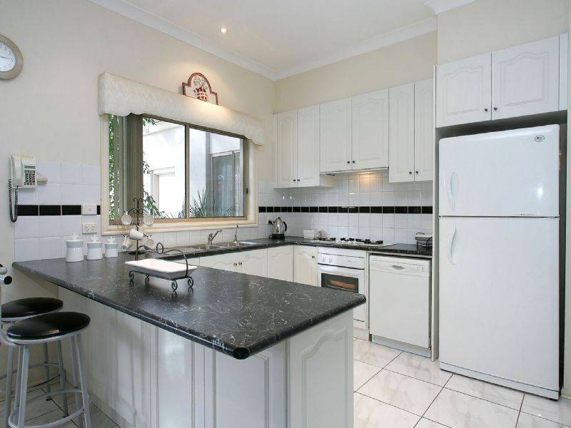 8 Lakes Drive, Craigieburn VIC 3064