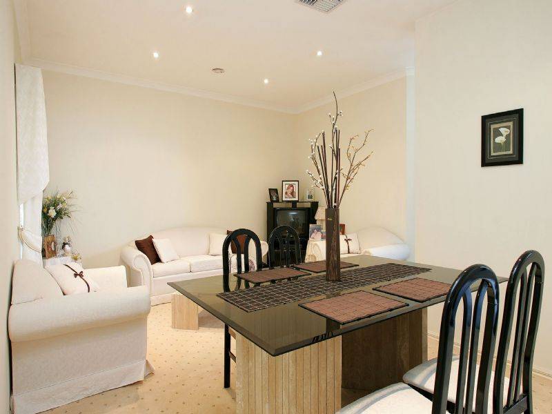 8 Lakes Drive, Craigieburn VIC 3064