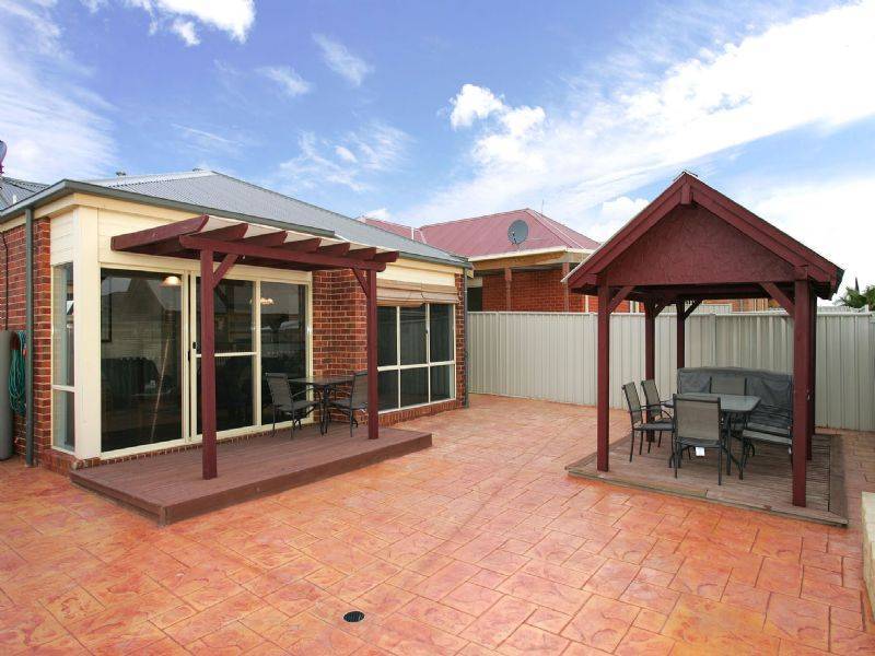 9 Parkstone View, Craigieburn VIC 3064