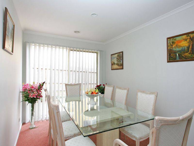 4 Boyden Square, Roxburgh Park VIC 3064