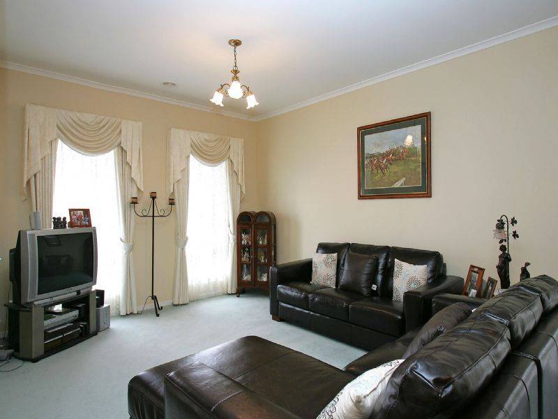 72 Lakes Drive, Craigieburn VIC 3064