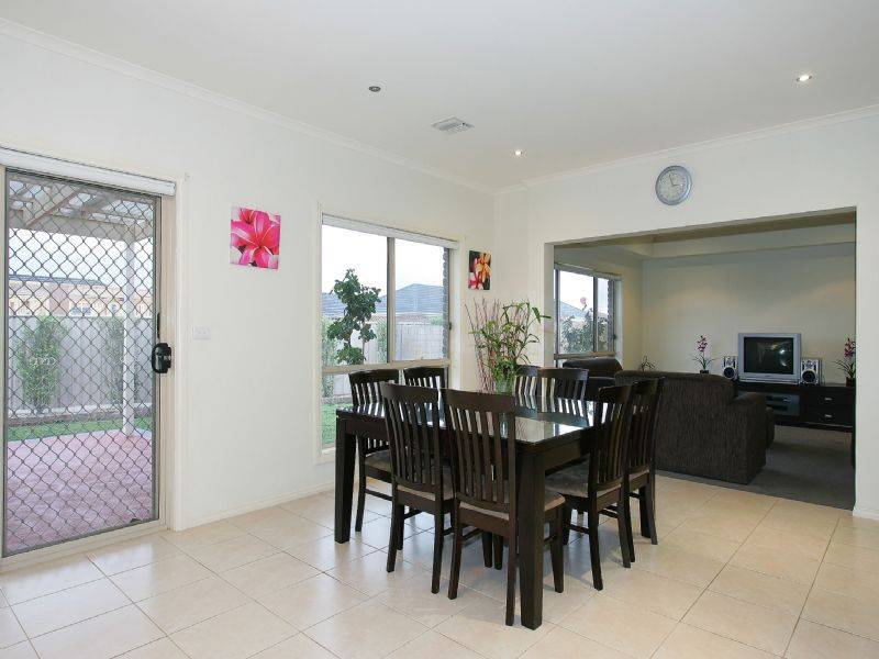 2 Dampier Close, Craigieburn VIC 3064