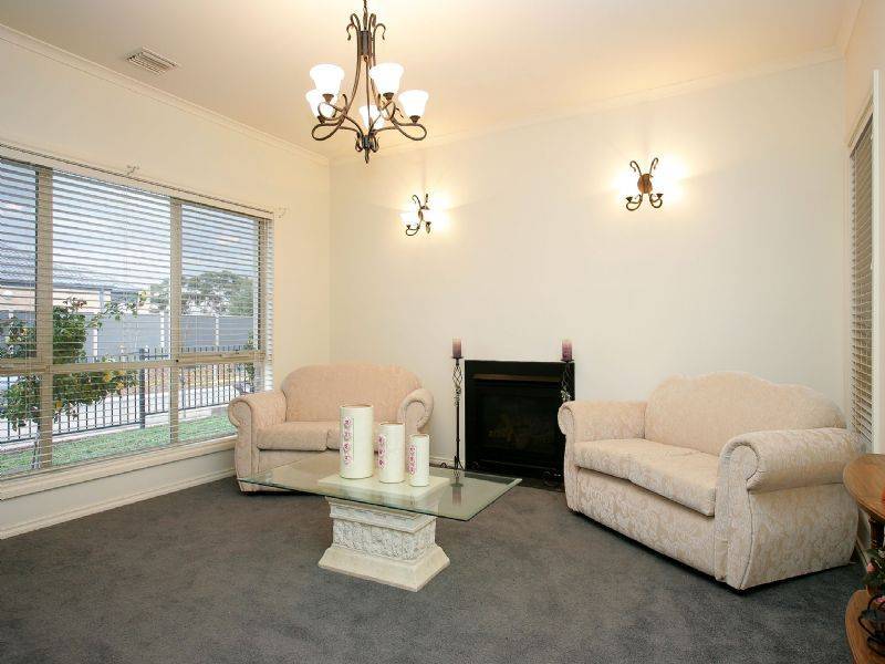 2 Dampier Close, Craigieburn VIC 3064