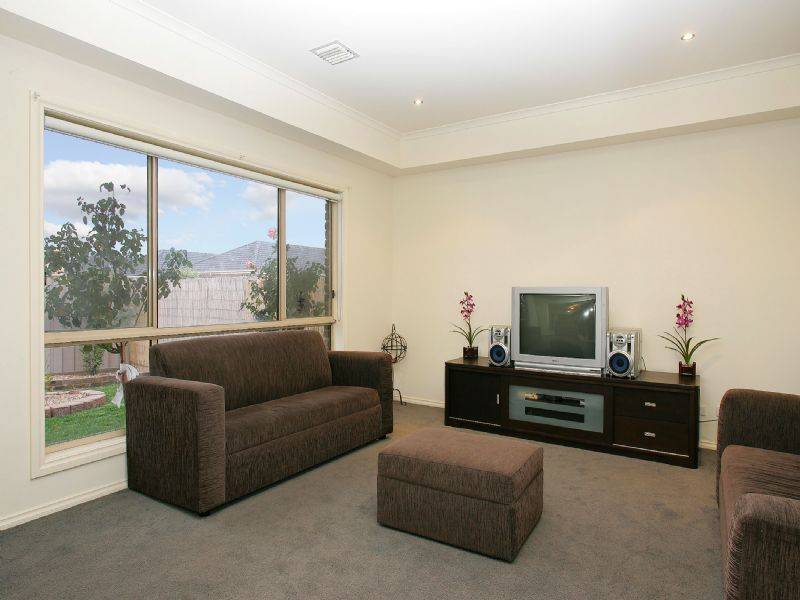 2 Dampier Close, Craigieburn VIC 3064