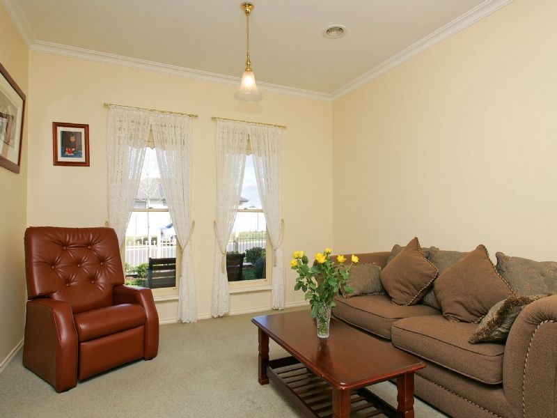 38 Waterford Avenue, Craigieburn VIC 3064