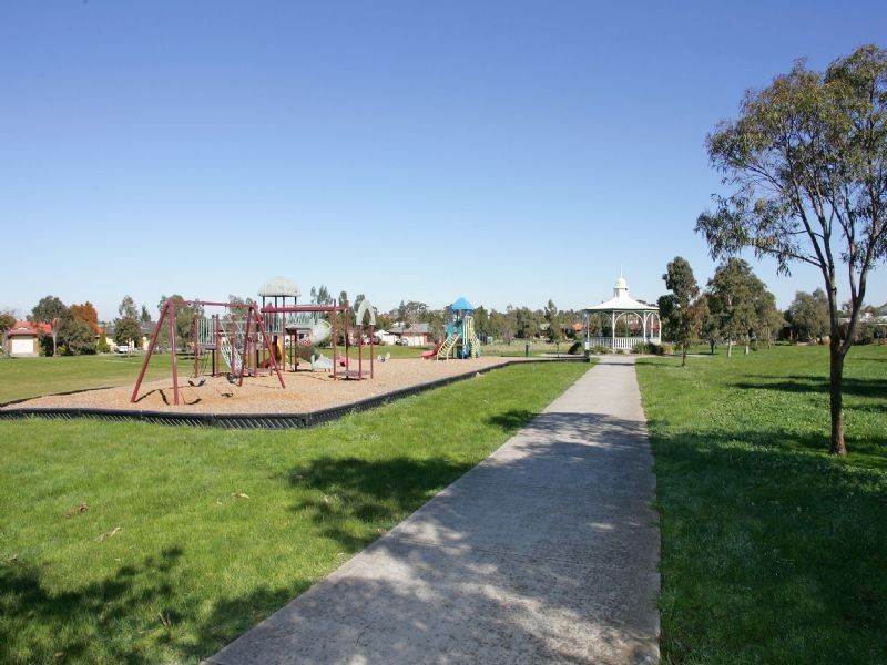 5 Osbourne Terrace , Roxburgh Park VIC 3064