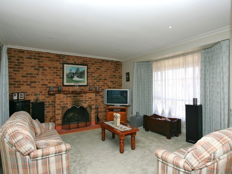 35 Amesbury Avenue, Craigieburn VIC 3064