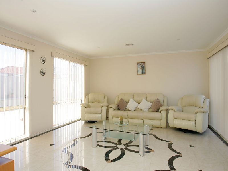 10 Creighton Way, Craigieburn VIC 3064