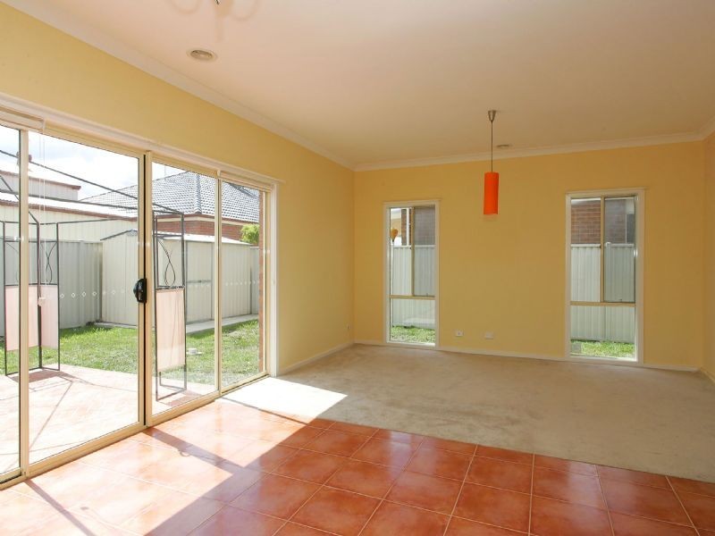 6 Roanoke Green , Craigieburn VIC 3064