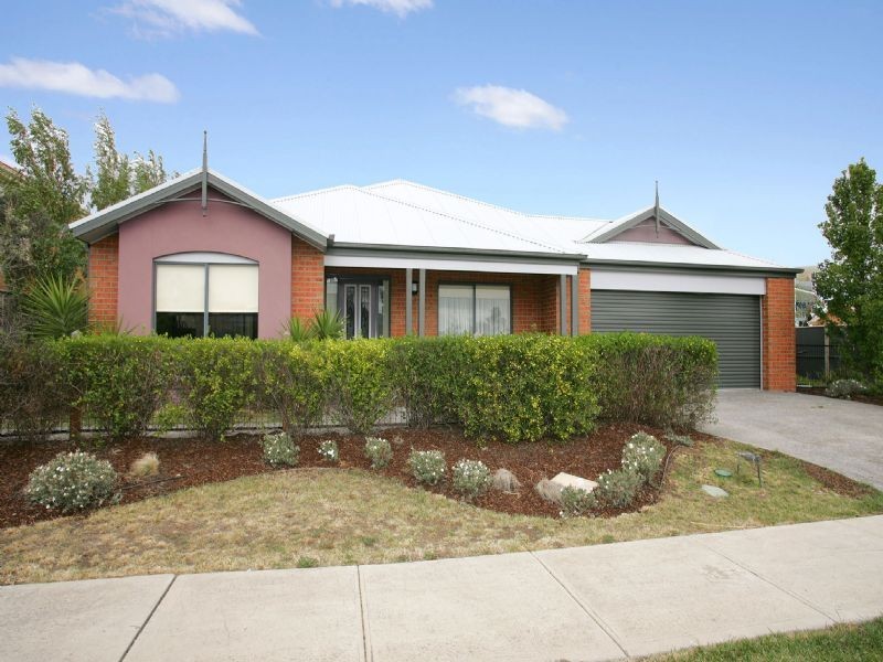 2 Parramatta Walk, Craigieburn VIC 3064