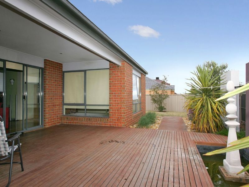 2 Parramatta Walk, Craigieburn VIC 3064