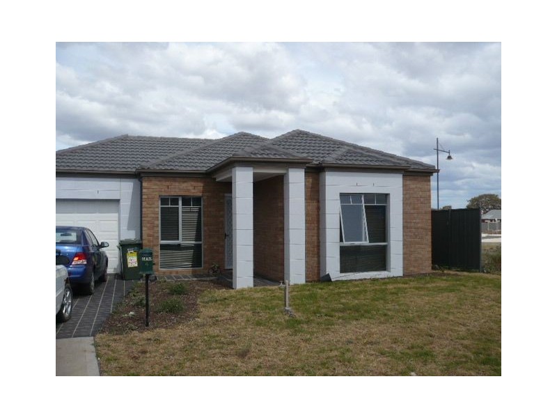 4 Naracoorte Avenue, Craigieburn VIC 3064