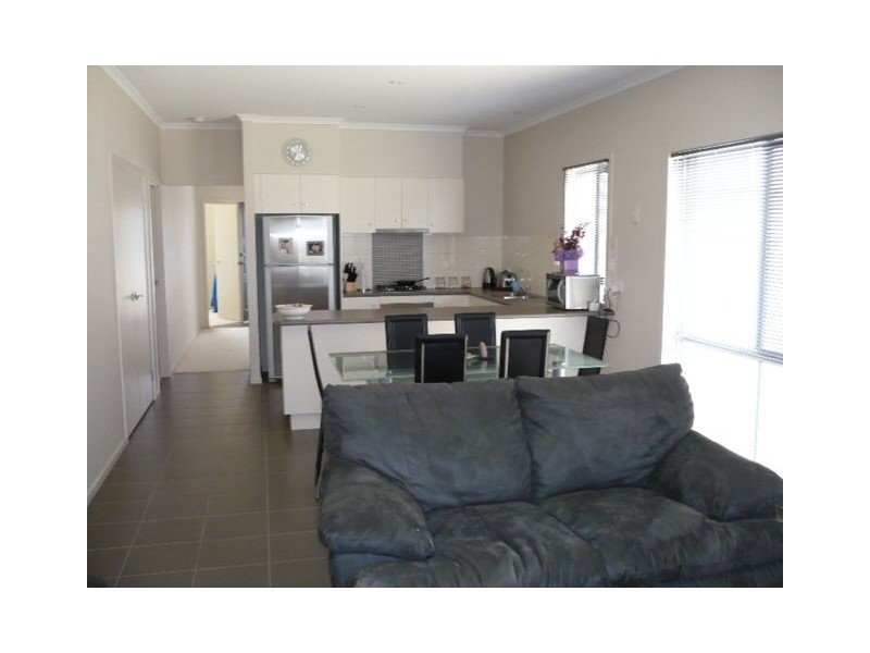 4 Naracoorte Avenue, Craigieburn VIC 3064