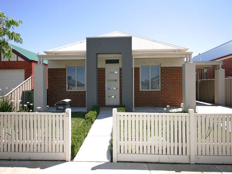 5 Berrima Close, Craigieburn VIC 3064