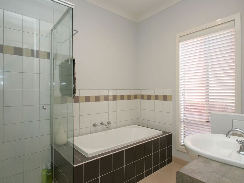 5 Berrima Close, Craigieburn VIC 3064