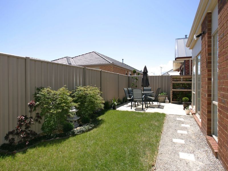 5 Berrima Close, Craigieburn VIC 3064