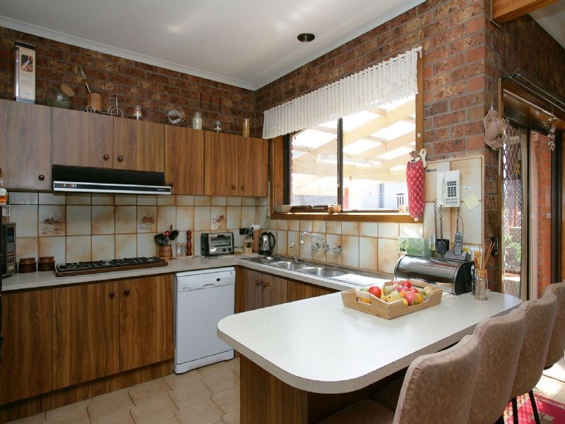 4 Enfield Place, Craigieburn VIC 3064