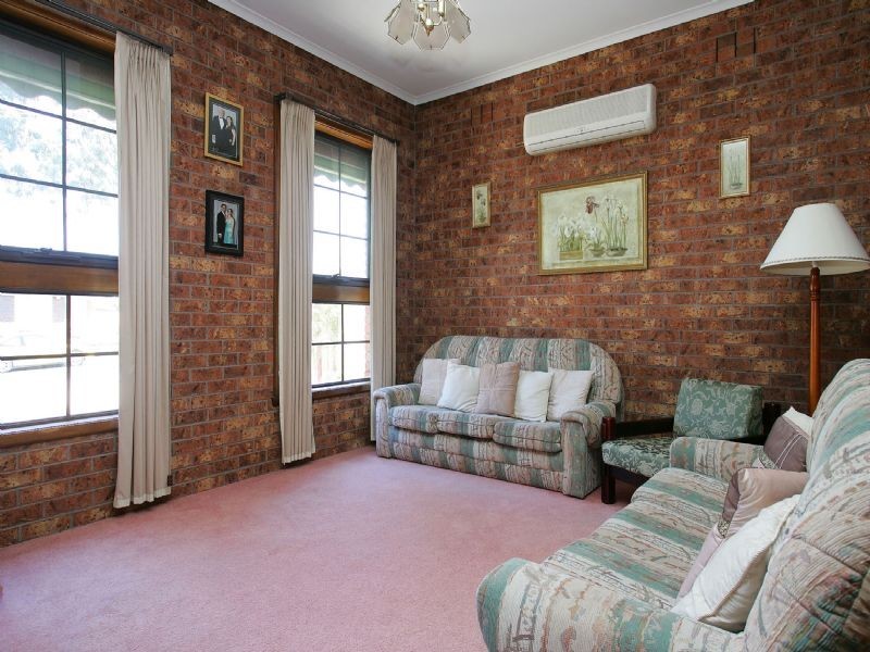 4 Enfield Place, Craigieburn VIC 3064