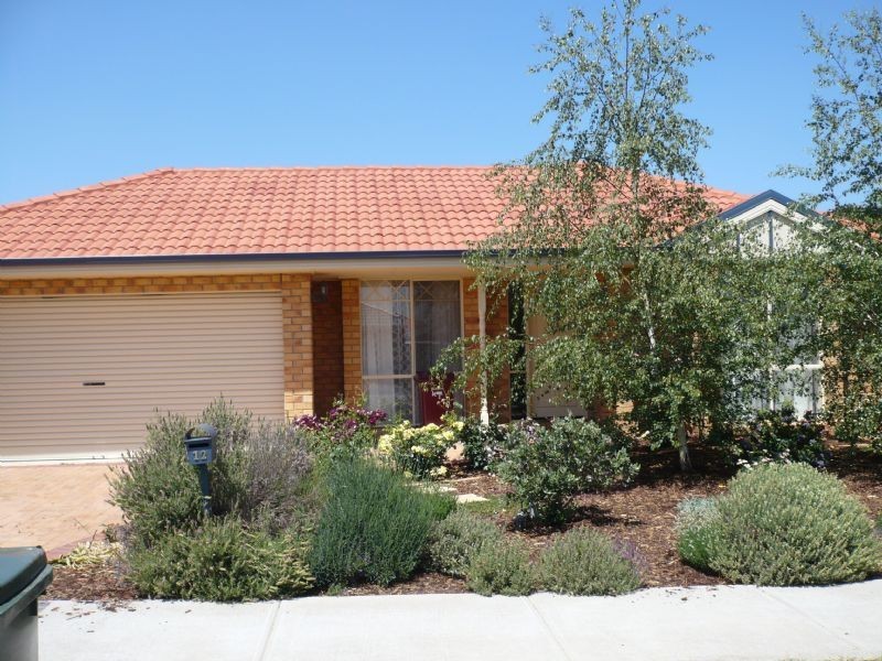 12 Crossdale Green, Craigieburn VIC 3064