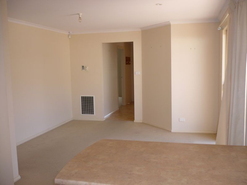 12 Crossdale Green, Craigieburn VIC 3064