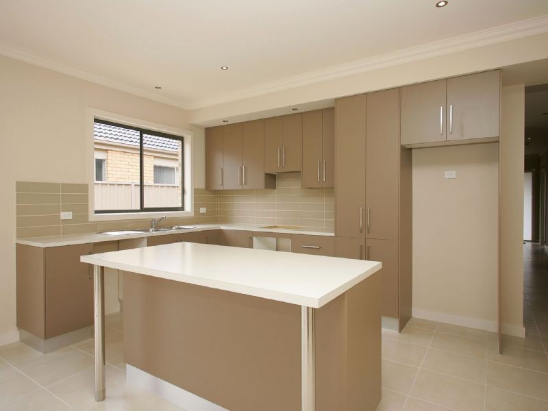 8 Dampier Close , Craigieburn VIC 3064