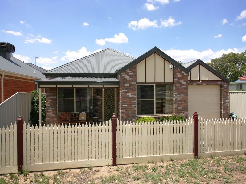 3 Woodlea Crescent, Craigieburn VIC 3064