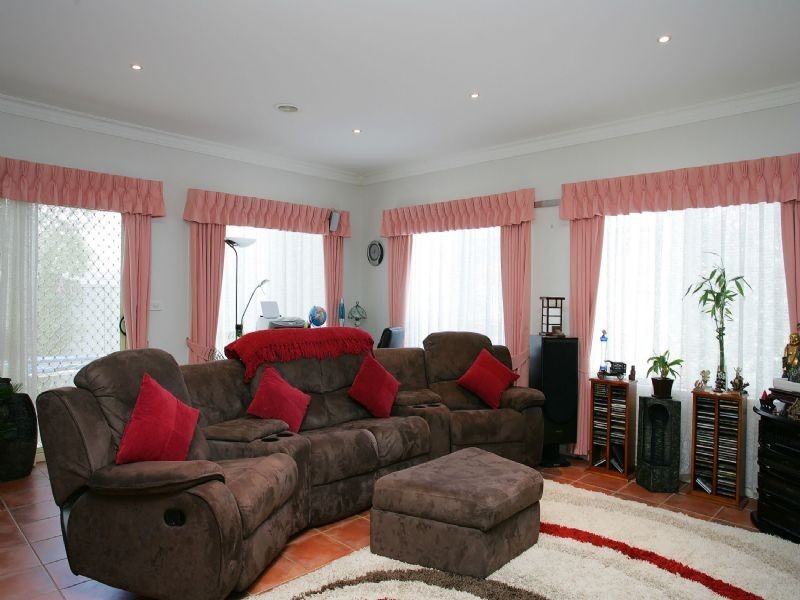 3 Woodlea Crescent, Craigieburn VIC 3064