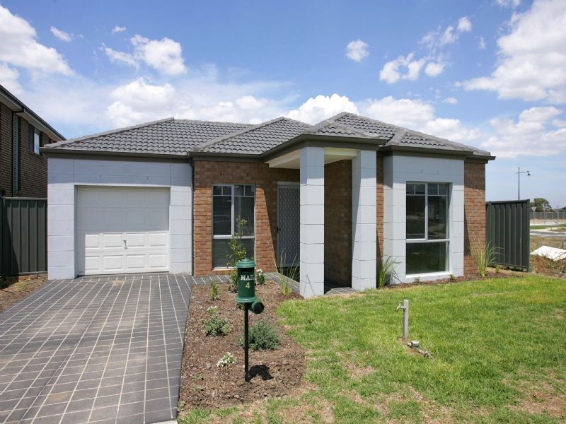 4 Naracoorte Avenue, Craigieburn VIC 3064