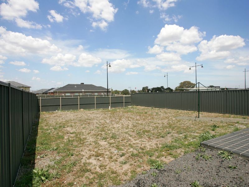 4 Naracoorte Avenue, Craigieburn VIC 3064