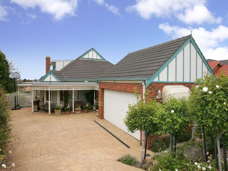 52 Ravenhill Boulevard, Roxburgh Park VIC 3064