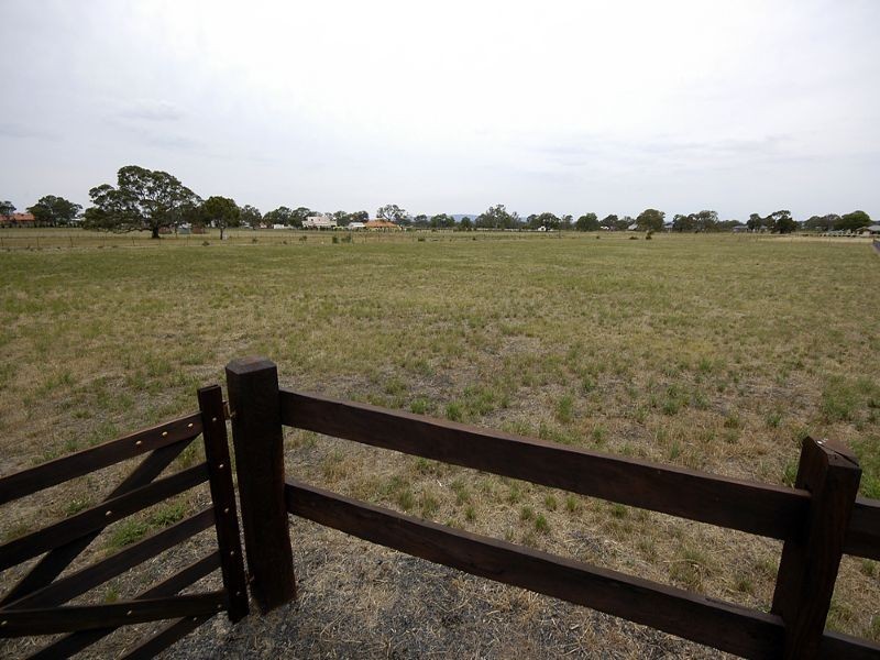 9 Rangeview Close , Mickleham VIC 3064