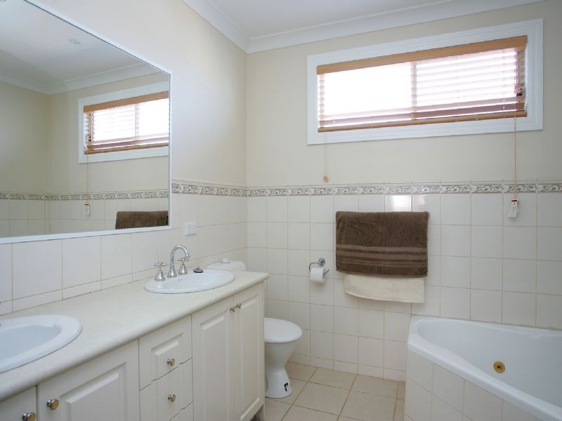 12 Beechville Place, Craigieburn VIC 3064