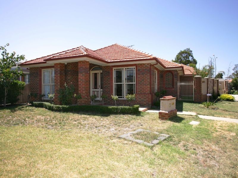 39 Rostron Way, Roxburgh Park VIC 3064